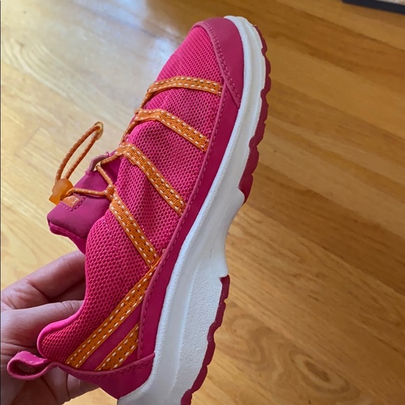 NWT Girl’s Size 2 Water Shoes - Picture 11 of 12